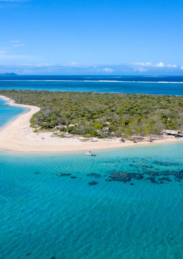 Tenia Island, Boulouparis