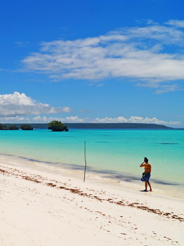 Luengoni beach and lagoon at Mu, Lifou, Loyalty Islands, New Caledonia.