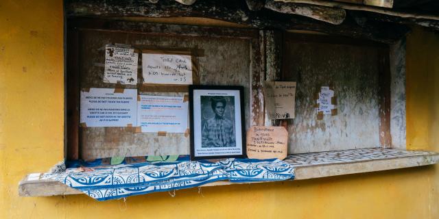 ニューカレドニアのイル・デ・パンにあるオルタンス洞窟（Grotte de la Reine Hortense）またはウマーニュ洞窟（Grotte d'Oumagne）の入り口。