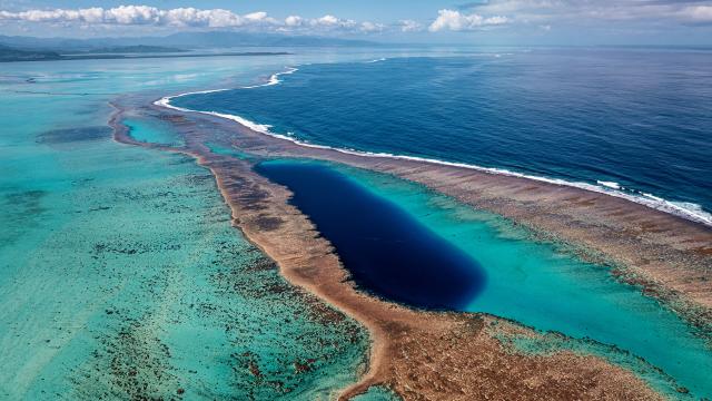 Overflight of the Trou Bleu d'Oundjo in the Voh Coral Sea, New Caledonia
