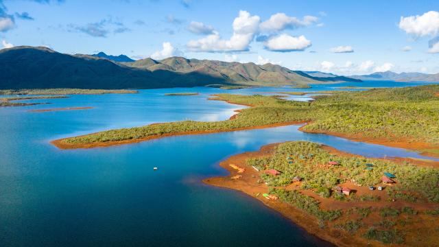 Vue aérienne de la zone de bivouac au Parc de la Rivière Bleue, Yaté