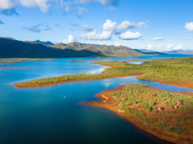 Vue aérienne de la zone de bivouac au Parc de la Rivière Bleue, Yaté