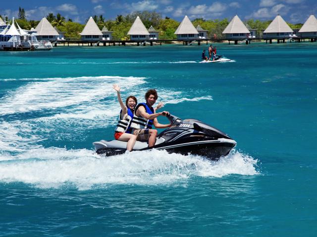 Sortie en jet-ski sur le lagon à l'îlot Maître, à Nouméa en Nouvelle-Calédonie.