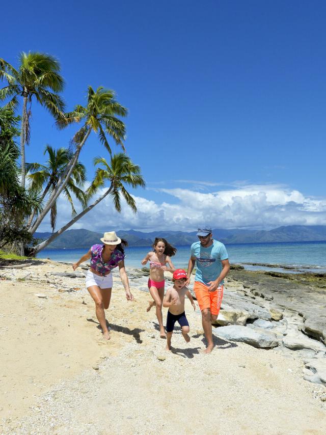 Family outing on the islet Hienga, Hienghène