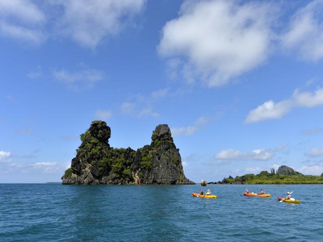 Kayaking along the Poule Couveuse in Hienghène