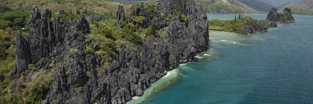 Linderalic rocks, Hienghène