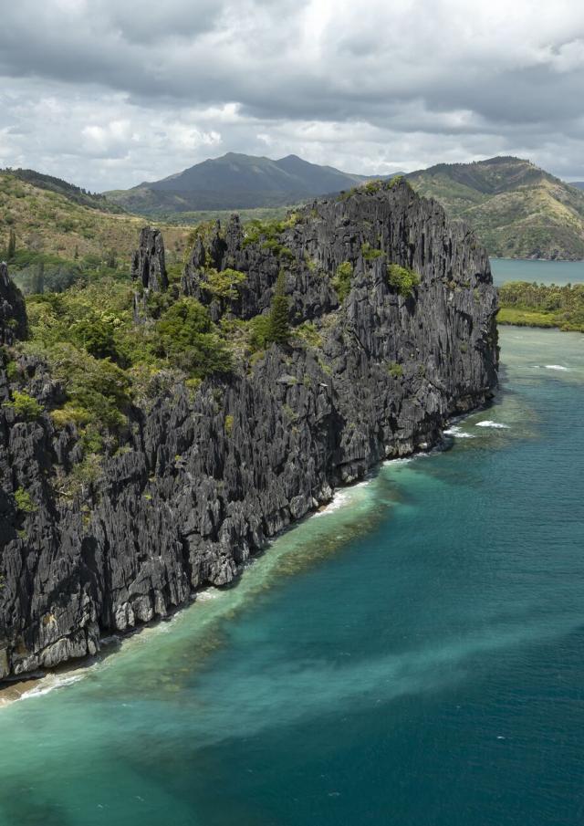 Linderalic rocks, Hienghène