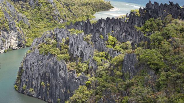 Vue aérienne sur les roches de Hienghène