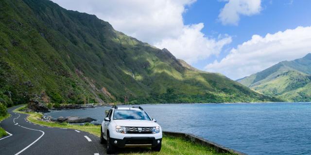 Road trip sur la route de la Corniche à Hienghène, en Nouvelle-Calédonie.
