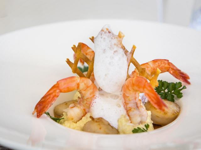 Repas gastronomique au Château Royal Beach Resort And Spa