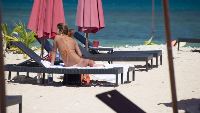 Transat on the beach of îlot Canard, Nouméa