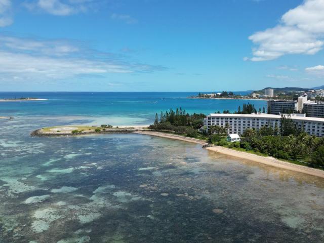 ニューカレドニアのポワント・マニン・ビーチ、アクアレーヴ・ビーチ、ル・メリディアン・ヌメア、ヌメア・ラグーンの航空写真。