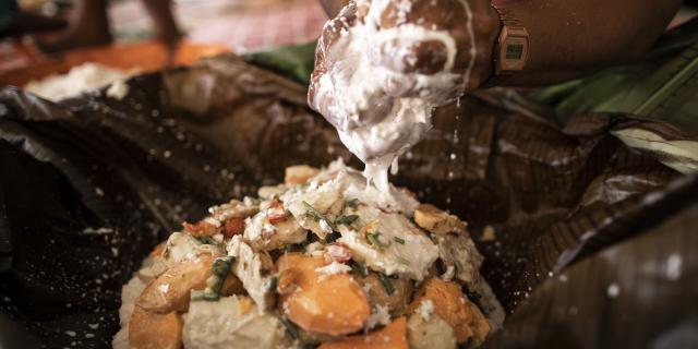 Preparation of the traditional bougna