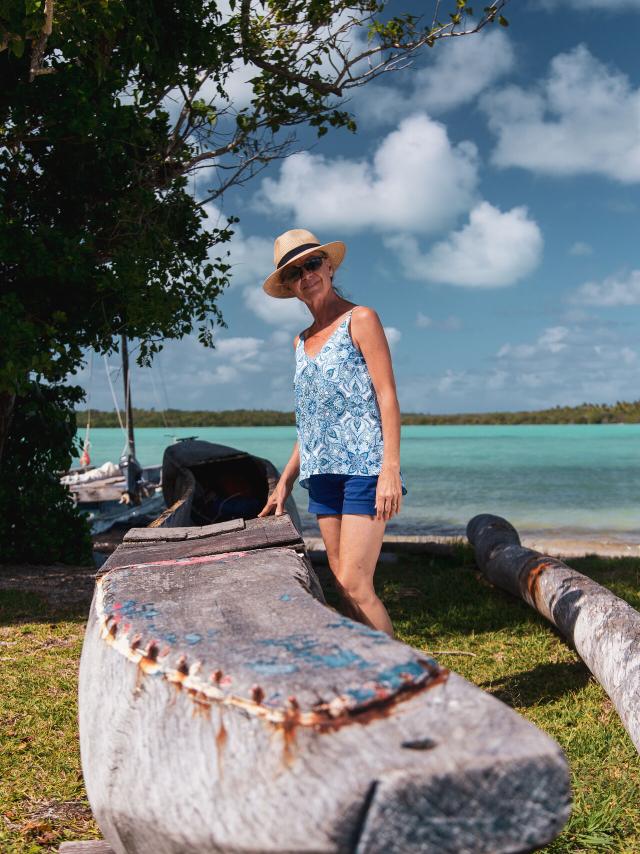 イル・デ・パンのサン・ジョセフ湾に浮かぶピローグ