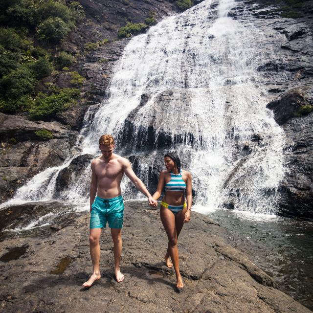 Couple at the Tao waterfall in Hienghène