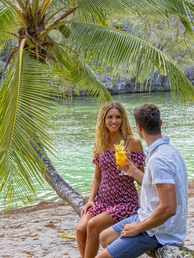 Cocktails on the beach at Île des Pins