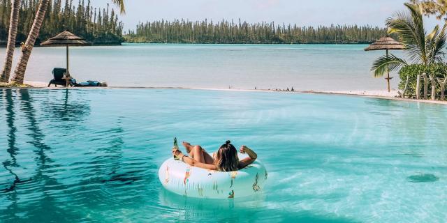 Relaxing in the Le Méridien Île des Pins swimming pool
