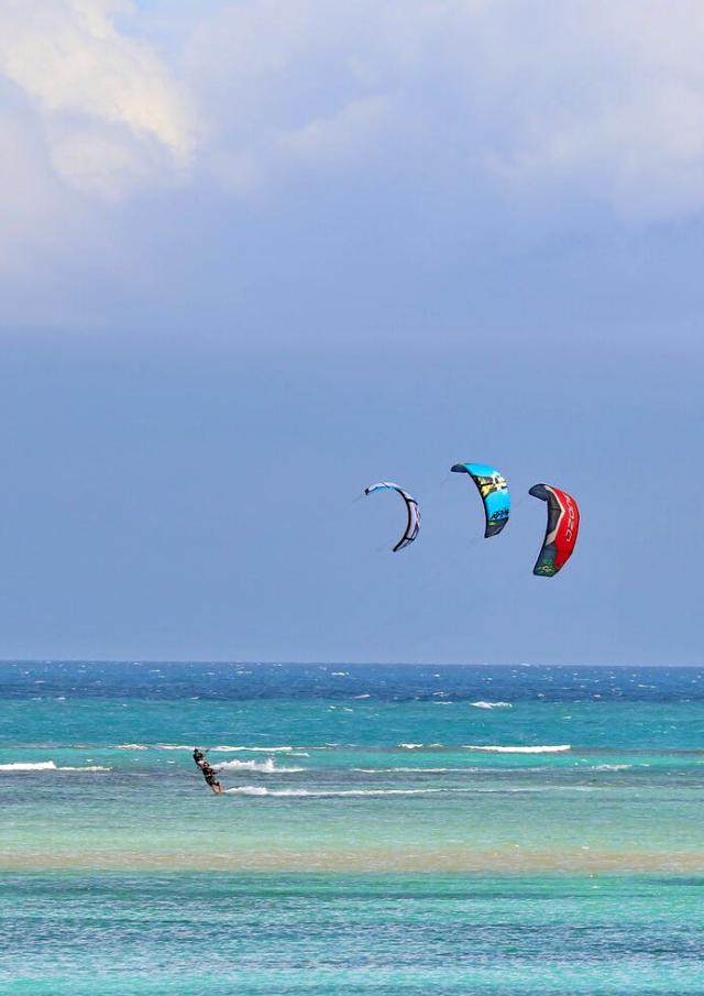 Kitesurfing in Bourail lagoon