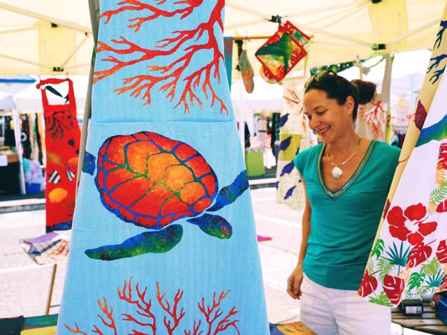 Local crafts at the Nouméa market
