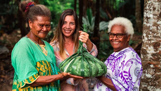 Bougna traditionnel au Gîte chez Hélène, tribu de Tchamba à Poindimié
