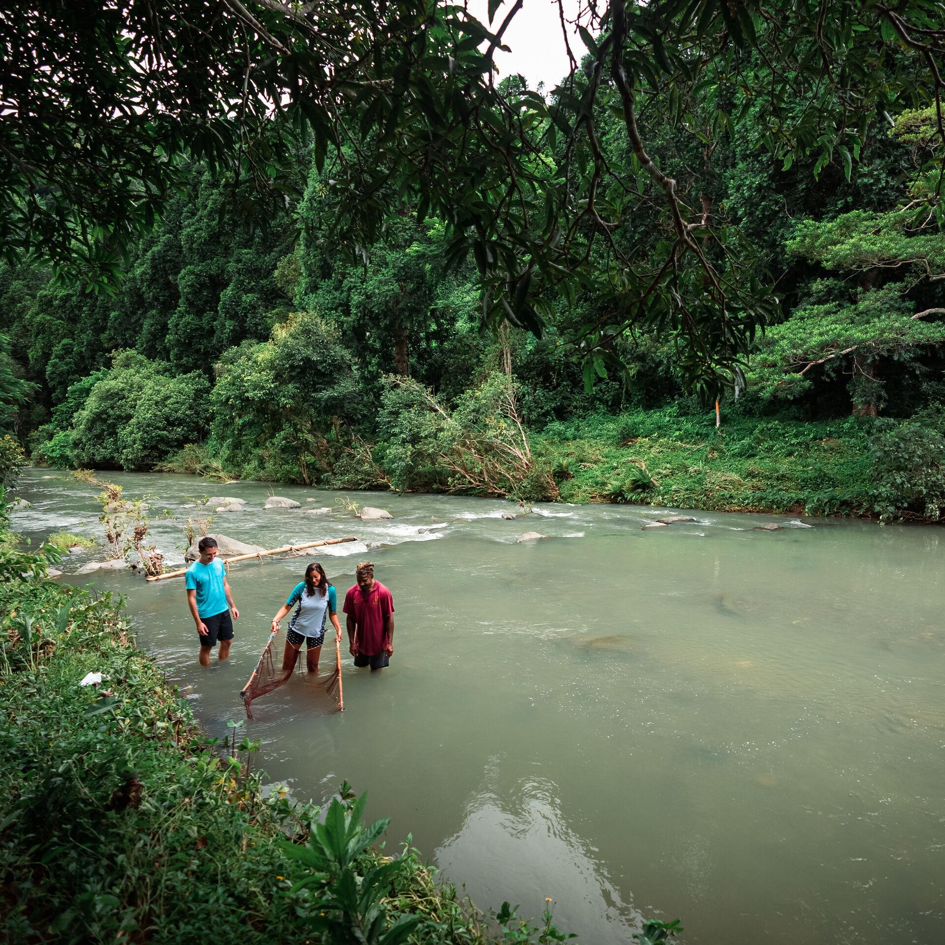 River fishing at the Oui Poin tribe, La Foa