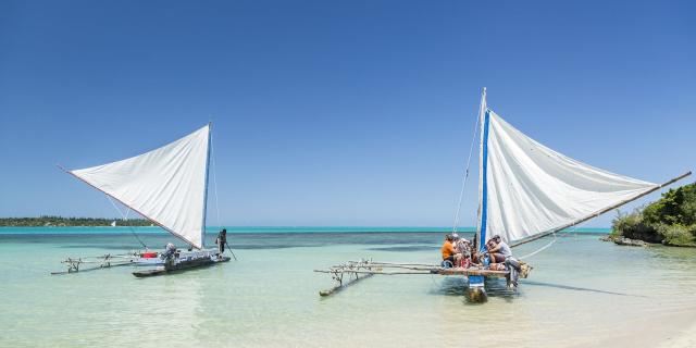 伝統的なピローグでイル・デ・パンへ出発