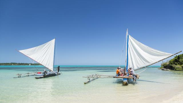 Departure by traditional pirogue to Île des Pins