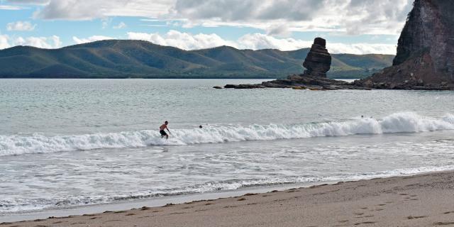 Beach break at La Roche Percée beach, Bourail