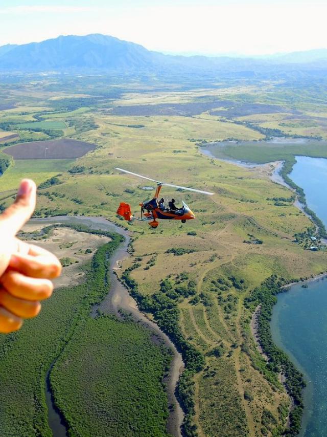 Gyrocopter flight over the Heart of Voh