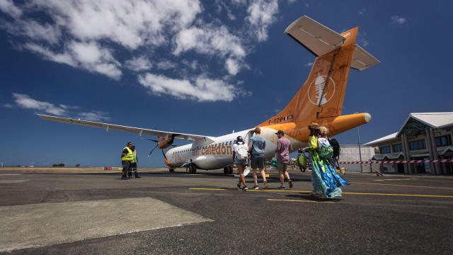 Plane to Nouméa-Magenta aerodrome