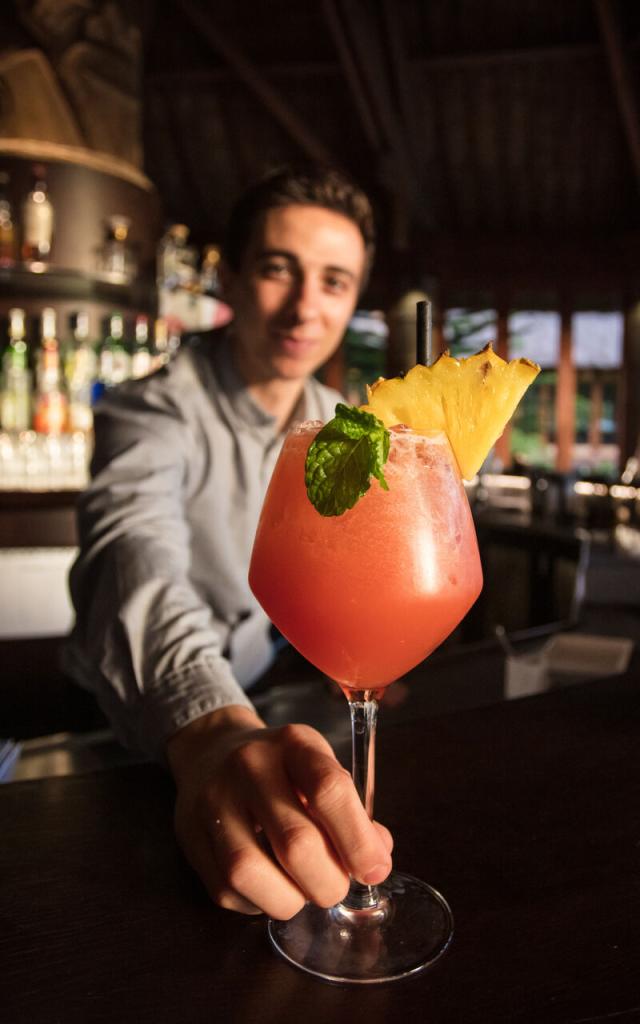 Bar de l'hôtel Sheraton Deva à Bourail