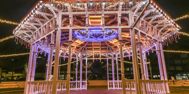 Christmas lights at the kiosk on Place des Cocotiers, Nouméa