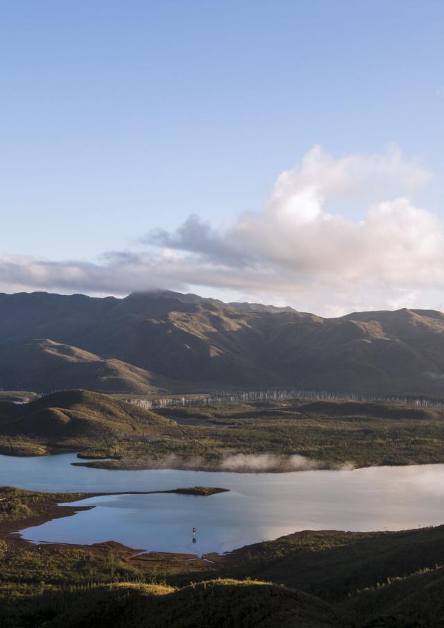 Lac de Yaté dans le Grand Sud
