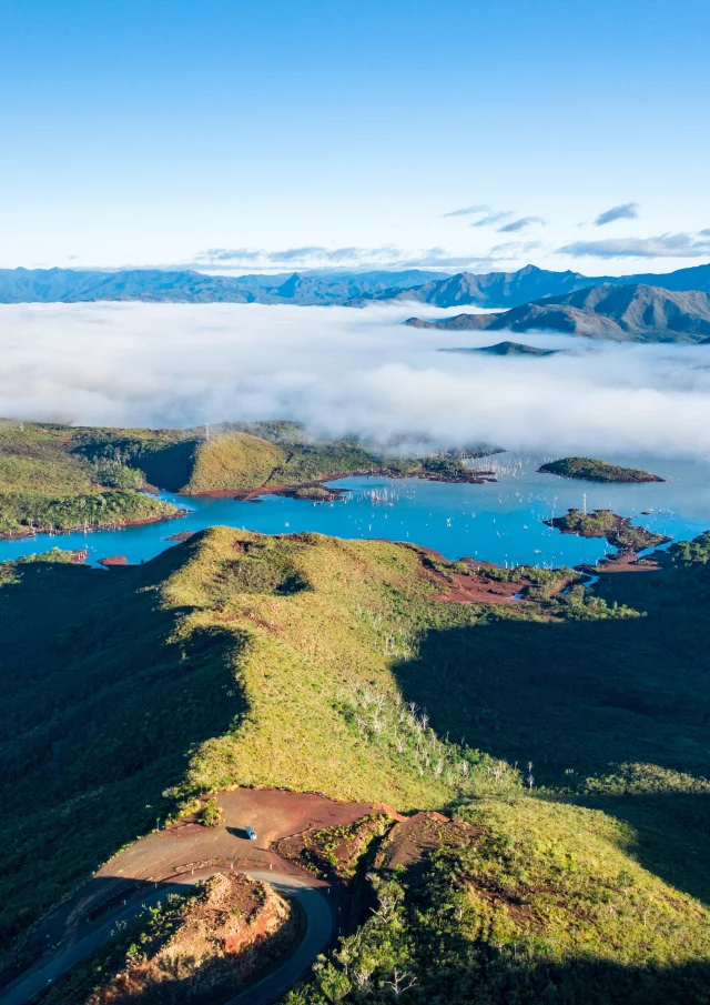 Vue aérienne du lac de Yaté, Grand Sud
