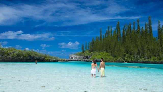 Couple at the Oro natural pool in New Caledonia