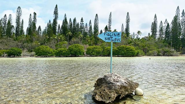 Baie d'Oro natural pool on Île des Pins