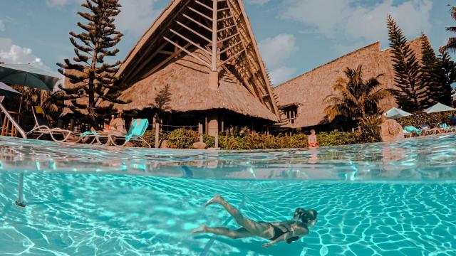 Sheraton Deva swimming pool in Bourail