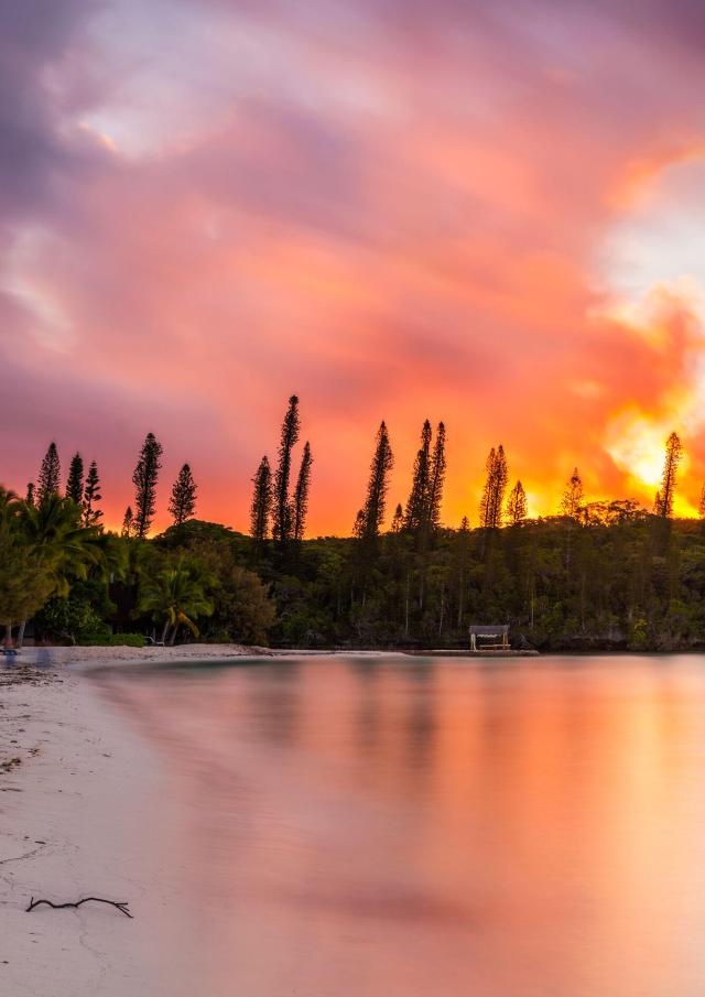 Sunset in the bay of Oro on the Isle of Pines