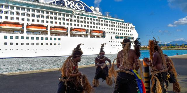 Danse pour l'accueil des croisiéristes à Nouméa