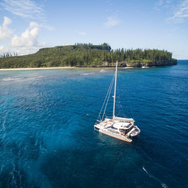 Catamaran dans les îles en Nouvelle-Calédonie