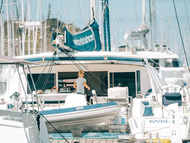 Catamaran à Port Moselle, Nouméa