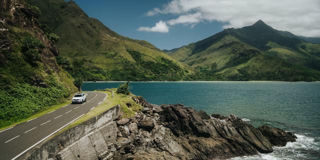 Road trip to Hienghène, seaside road