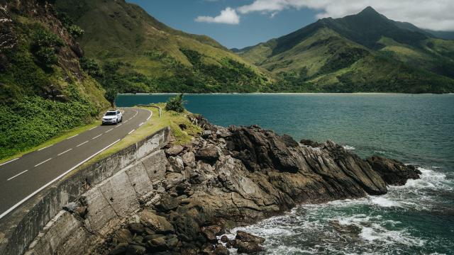 Road trip to Hienghène, seaside road