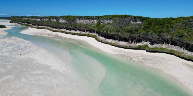 Lékiny cliffs in Ouvéa