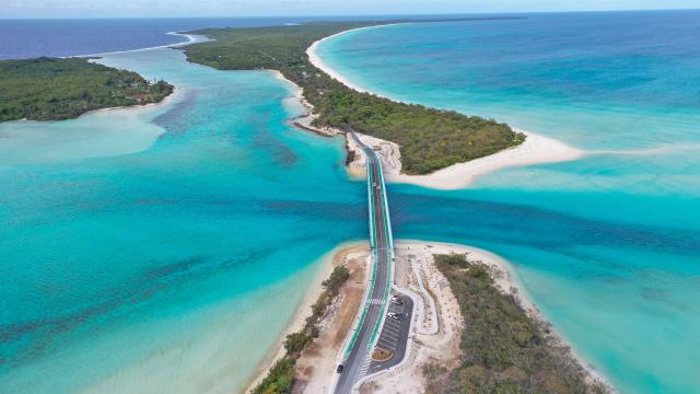 New Mouli bridge on Ouvéa Loyalty Island