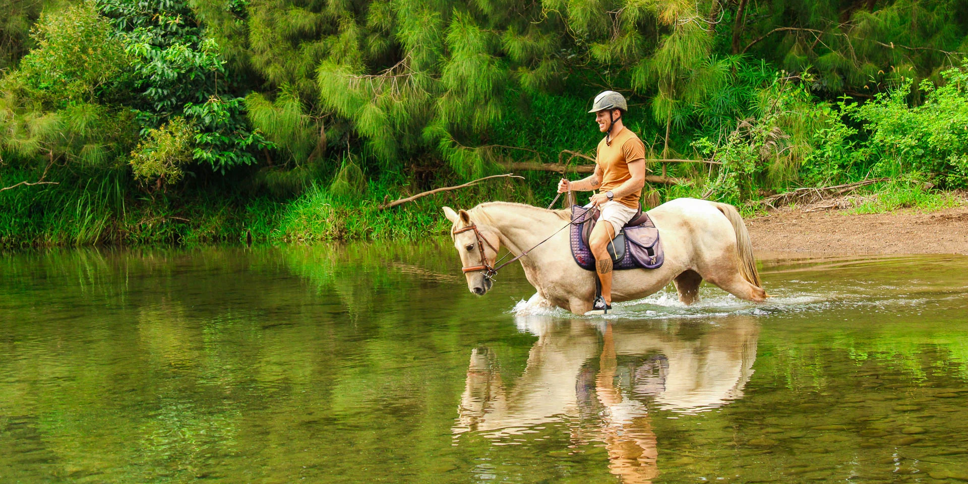 Horseback riding in Ouenghi