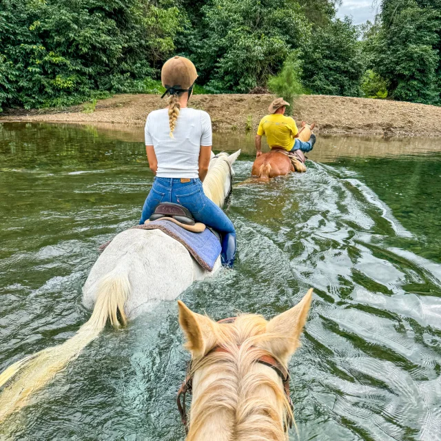 Horseback riding in Ouenghi
