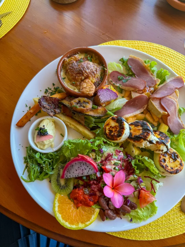 Table d'hôte lunch at Boulouparis