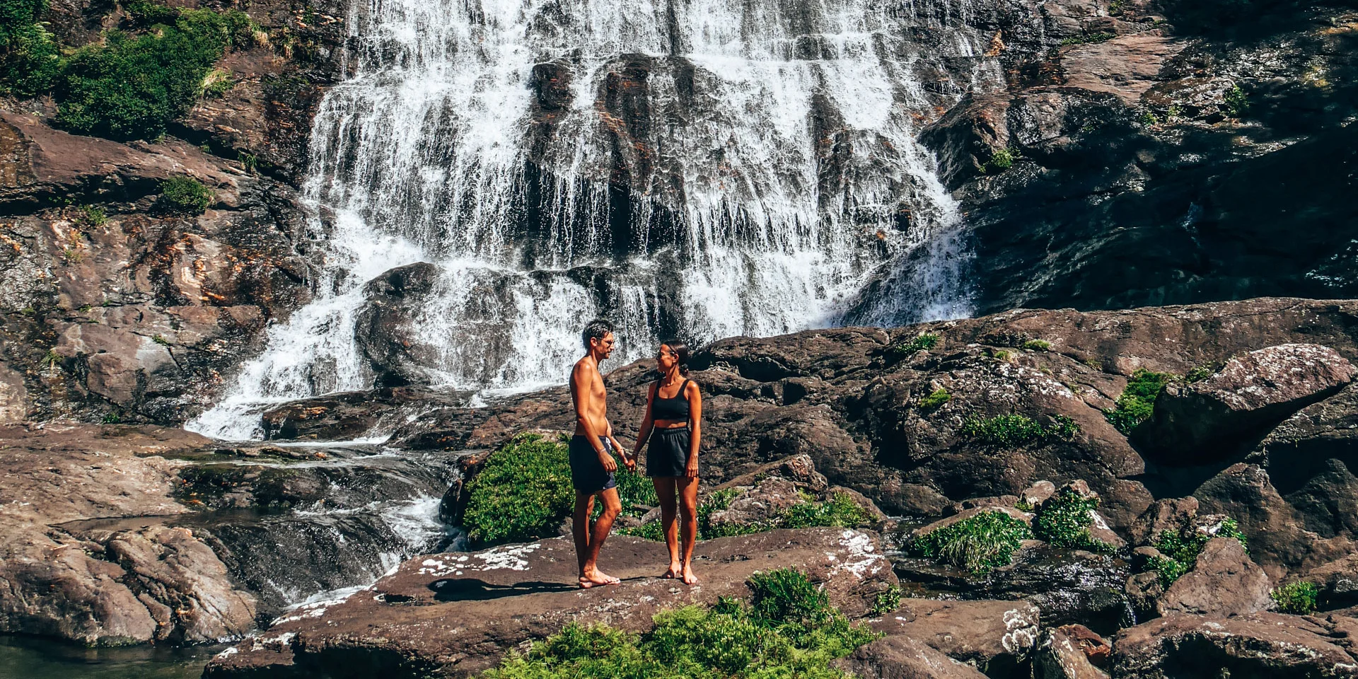 Couple at the Tao waterfall, Hienghène