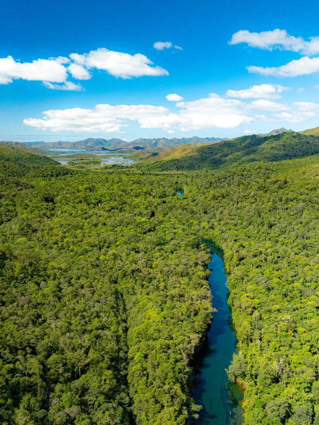 Blue River Provincial Park in Yaté